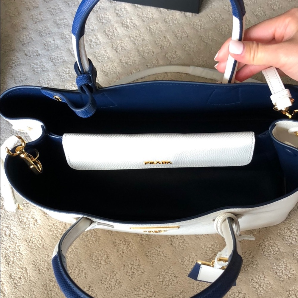 🚫SOLD🚫Prada medium double tote in white and blue - Picture 3 of 8